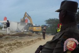 Gubernur Pimpin Pembongkaran Kebun Binatang di Jalur Tol