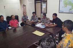 Polres Trenggalek Lepas Pencuri Burung "Love Bird"