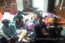 Keluarga Korban Hilang "Dikumpulkan" di Rumah Kades