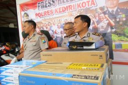 Polisi Bekuk Suami Istri Terlibat Pencurian Mobil
