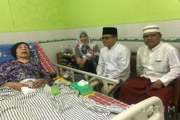 Bupati Anas Jenguk Istri KH Achmad Shiddiq
