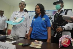 BNNP Tangkap Kurir Sembunyikan Narkoba di Jilbab