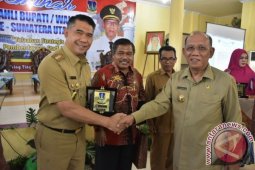 Gubsu Buka Seminar Staf Ahli