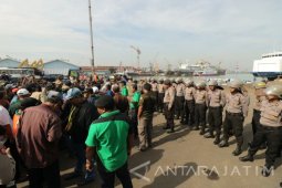 Ratusan TKBM Tanjung Perak Mogok Kerja