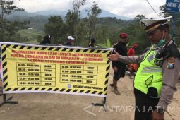 Polisi Perketat Pintu Masuk Lokasi Longsor Ponorogo