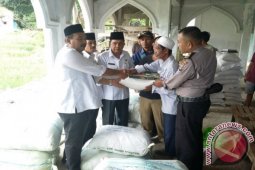 Kemenag Tapsel Salurkan Bantuan Banjir