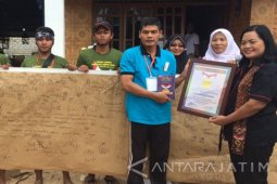 Ribuan Warga Rembang Catat Rekor Muri Dukung Pabrik Semen