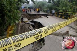 Enam Rumah Warga Kediri Rusak Terkena Longsor
