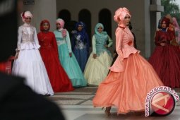 Karya Siswa SMK Pukau Pengunjung Muslim Fashion Festival