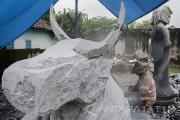 Kerajinan Patung Batu