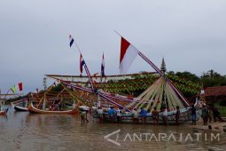 Nelayan Sumenep Minta Berkah melalui Petik Laut