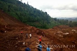 Longsor Susulan, Pencarian Korban Dihentikan (Video)