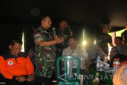 Dandim Nganjuk Akui Medan untuk Evakuasi Korban Longsor Sulit (Video)