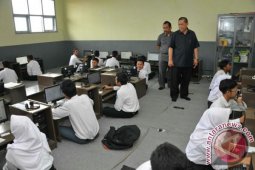 Wagub Jabar Tinjau UNBK SMA di Garut