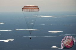 Tiga Kru Stasiun Antariksa Mendarat Setelah Enam Bulan di Orbit
