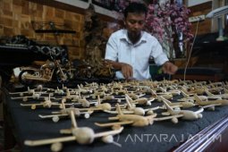 Dodi "Jenggot" Kembangkan Kerajinan Jati