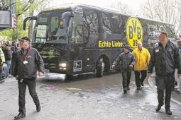 Terjadi Ledakan Dekat Bus, Bek Dortmund Terluka