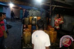 Brimob Babel Amankan Pelaku Penyalahgunaan Solar Bersubsidi