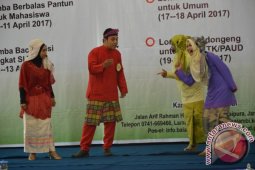 Berbalas pantun dorong gairah sastra di Jambi