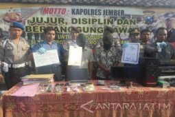 Polres Jember Tangkap Sindikat Pemalsu Dokumen Negara