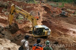 Pencarian Korban Longsor Nganjuk