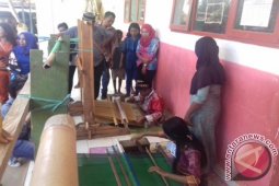Kemenperin Pilih Produk Kulit Lukis Wakili Indonesia di Rusia (Video)