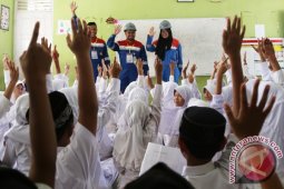 Pertamina berbagi pengetahuan dengan murid di Lhokseumawe