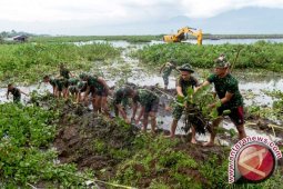 17 Orang Dievakuasi Karena Terjebak Eceng Gondok