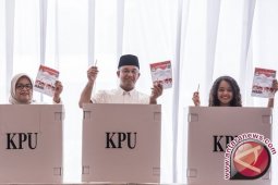 Anies-Sandi Menang "212" di TPS Djarot