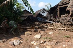 Rumah Roboh Diterjang Banjir