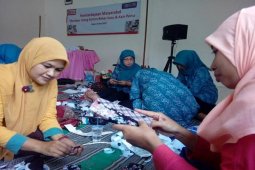 Alfamart Latih Perempuan Bogor Daur Ulang Sampah