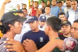 Mahasiswa UTU tuntut rektor mundur