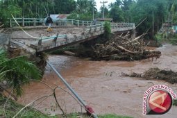 Jembatan Tulung Gunung Mesuji rusak, lintas timur Sumatera macet