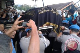 Korban Kedua Penembakan Polisi Dimakamkan Berdekatan
