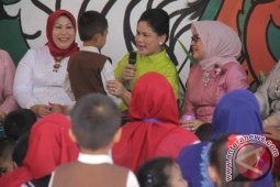 Anak PAUD Minta Mobil Ke Ibu Negara