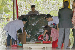 Ziarah ke Makam Soekarno