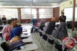 PELATIHAN MEMBUAT LUBANG BIOPORI