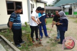 BELAJAR MEMBUAT LUBANG BIOPORI