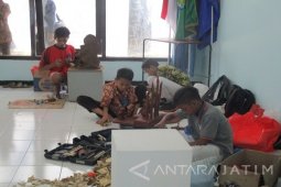 13 Pelajar Unjuk Kebolehan Buat Patung