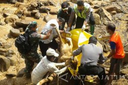 Warga Temukan Korban Keenam Longsor Ponorogo