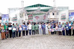 Pemprov Lampung Menyalurkan Bantuan Petani Dan Penyuluh Pertanian
