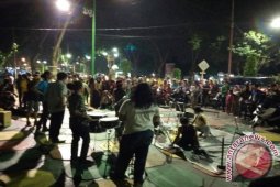 Puluhan mahasiswa FIB UNJA performance "Street Art"
