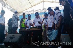 Wagub Jatim Minta Buruh Lebih Produktif (Video)