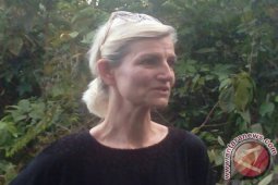 Menteri Denmark diberi sayuran oleh Orang Rimba