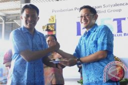 Blue Bird Peduli Kegiatan Sosial dan Budaya