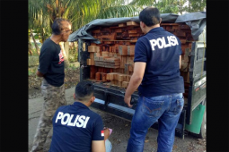 Polisi Tahan 248 Batang Kayu Olahan Ilegal