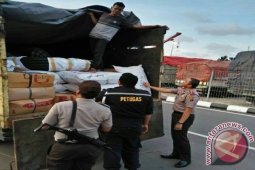 Polisi Pangkalbalam Razia Kendaraan di Pelabuhan