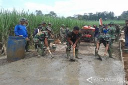 TMMD Bangun Talud Antisipasi Banjir di Muntok