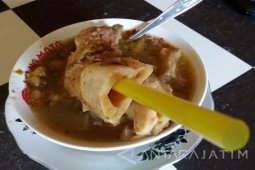 Nikmatnya "Kaldu Kikil Sumsum Sedot" Situbondo (Video)