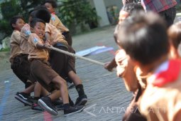Bermain Permainan Tradisional
